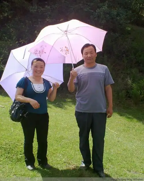 2001年06月中旬到康乐草原散心部分同事照片