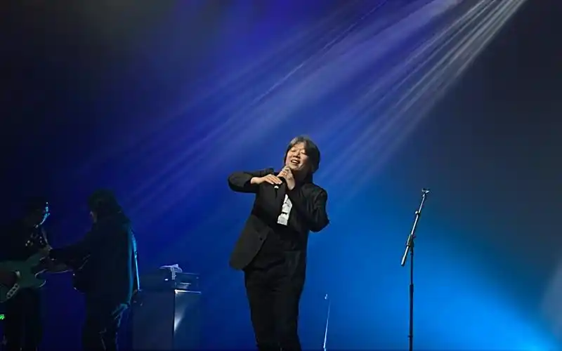 老狼演唱会2.25成都:《恋恋风尘》