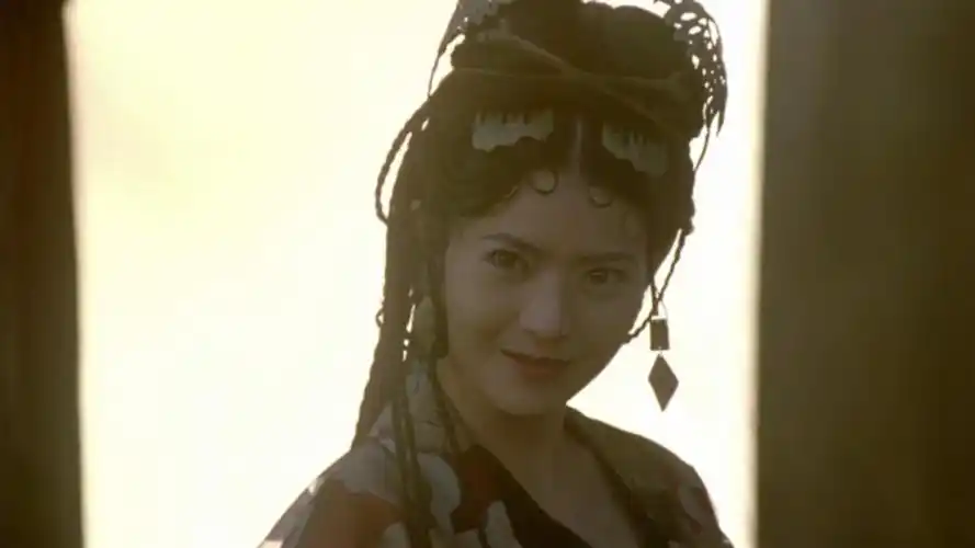 蓝洁瑛现在混的很惨,不过当年真是美的大漠开