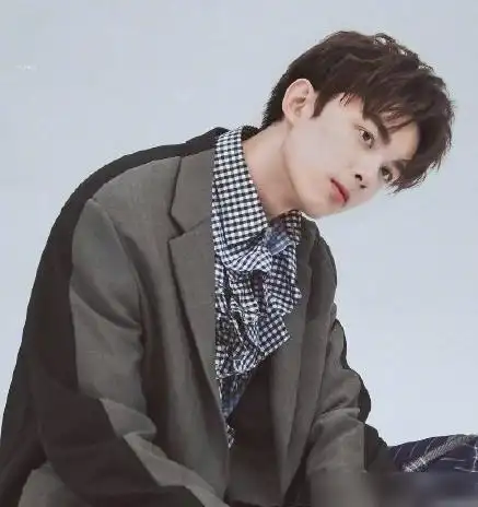 男星"歪头杀"绝了,杨洋可爱吴磊帅气,看到肖战:糖分超标!