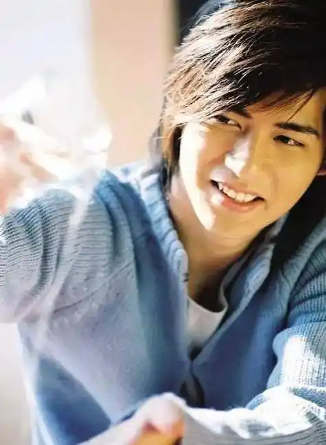 不演古装剧的话,周渝民的脸还是和20年前一样帅_花泽类_骨骼_帅哥