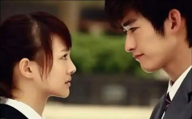 郑爽650万,从顶流小花到人人喊打的,她哪里错了|张翰|张恒|胡彦斌