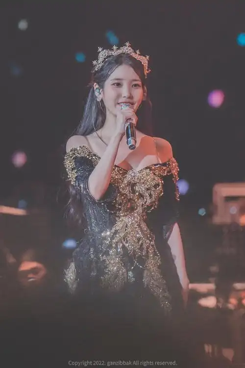 李知恩超话7015#iu演唱会#220920 iu李知恩 蚕室演唱会高清饭拍