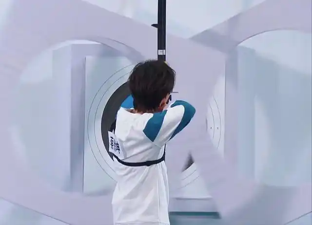 《奔跑吧》:比射箭,蔡徐坤动作不标准却获冠军?精神不是谁都有