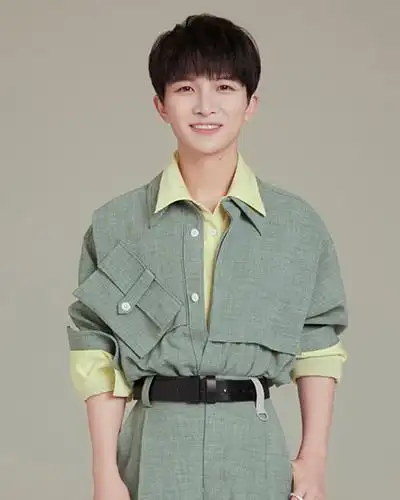 人:李志(手机号:13428888909)周深代言费:100万-300万/两年周深出场费