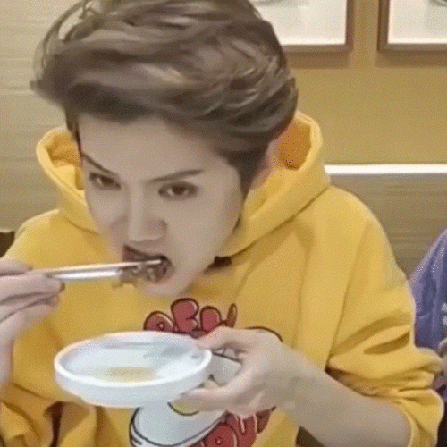 干饭人,干饭魂,每次看鹿晗吃饭就有一种满足感,吃嘛嘛香