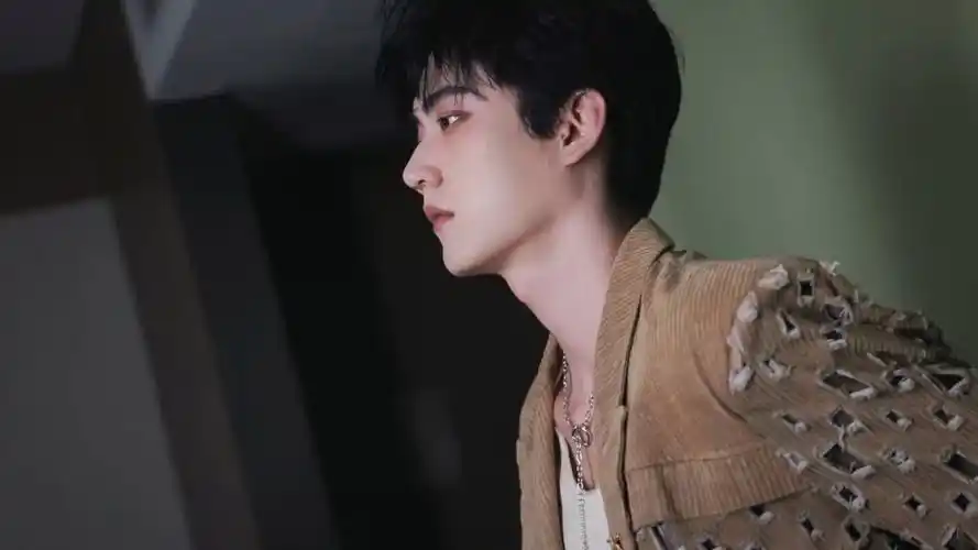 【周柯宇】7.6重庆欢乐谷hve电音节出发图侧拍花絮