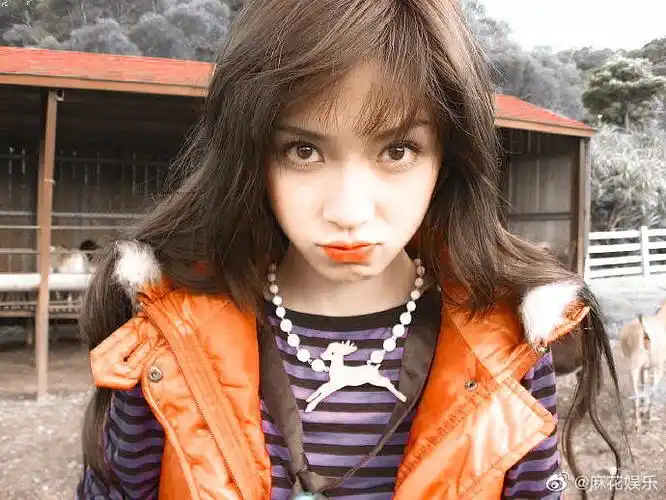 angelababy嘟嘴自拍