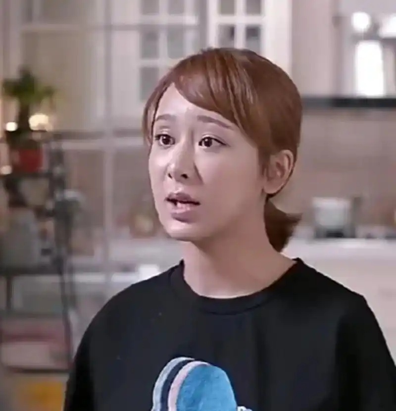 宋丹丹说的真没错,杨紫是真的丑,这长相是真的一言难尽,确实不好看,这