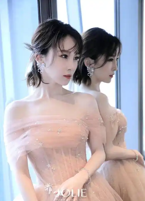 头发_漂亮_连衣裙