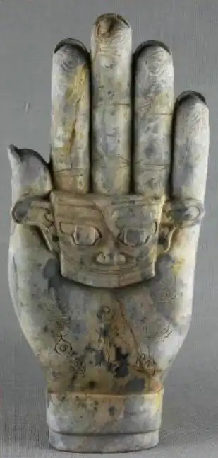 三星堆民间文物玉手掌,为何三星堆官方,直接打上"假的"两个字