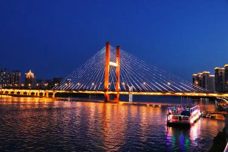 多姿多彩的吉林市临江门大桥