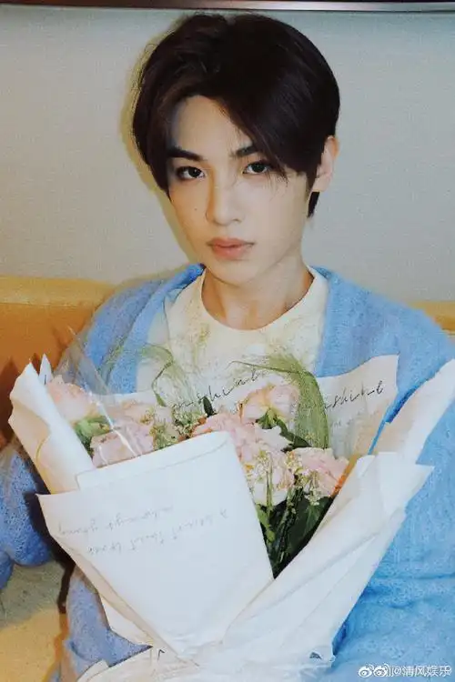 黄明昊520捧花写真