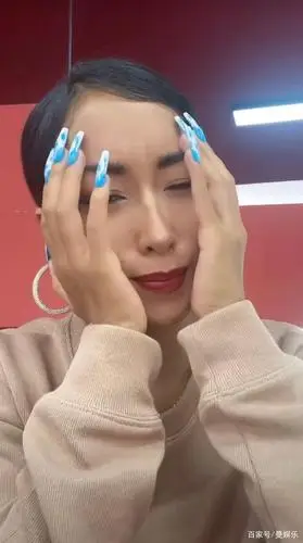 吉克隽逸一年365天都在换美甲的款式?