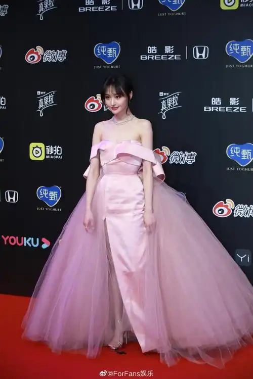 追星在现场##微博之夜红毯##郑爽[超话]##郑爽蝴蝶背##郑爽粉色旱蝶