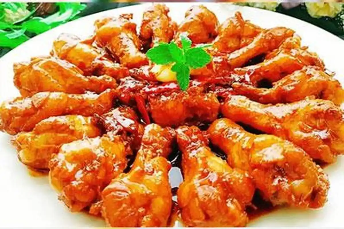 99红烧鸡翅根的做法99 95红烧鸡翅根是一道美味的家常菜品,口感