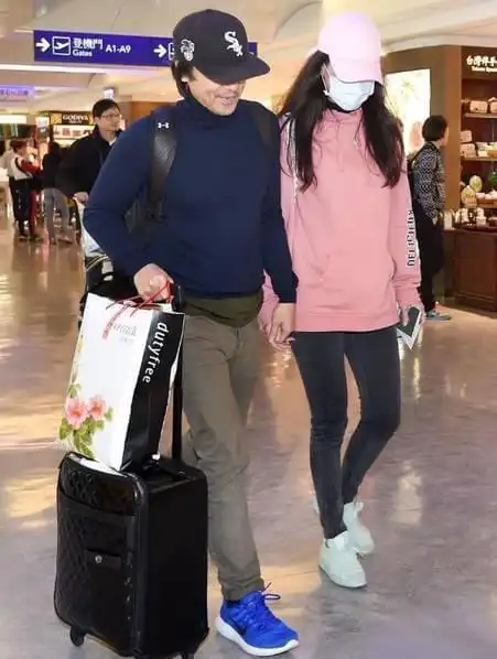 冯德伦才是藏得最深的不老男神剃掉胡子分分钟帅回20年前