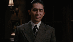 梁朝伟转身一言不合微笑gif动图_动态图_表情包下载_soogif