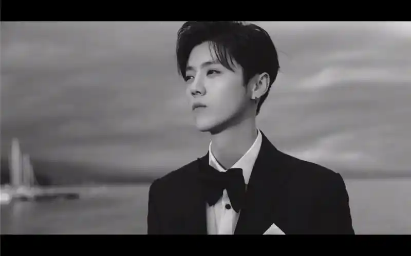 活动  【鹿晗 少爷西装look part1】2020 0420生日快乐呀!