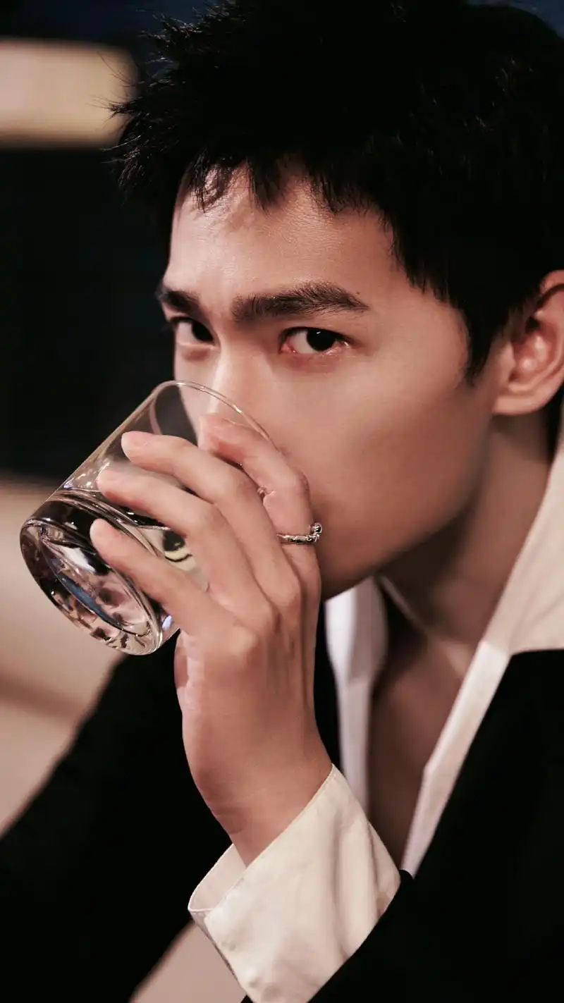 又是被杨洋帅到的一天