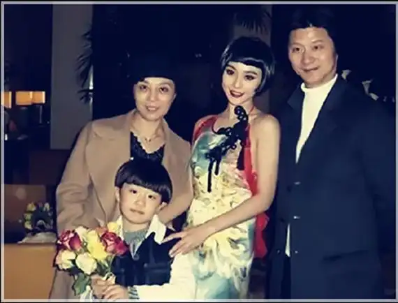 范冰冰的奶奶年轻照片曝光 范冰冰童年时照片美得像仙女