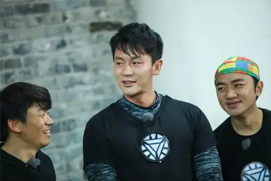 邓超退出奔跑吧李晨哭了还会回跑男吗?揭秘邓超退出跑男真实原因