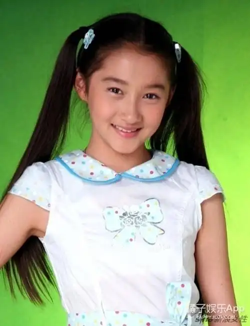 老照片关晓彤童年照片合集每一张都超可爱啊