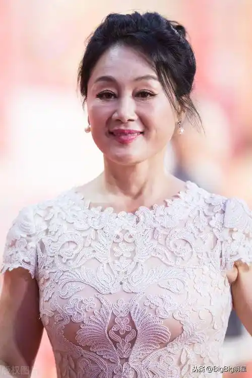 王姬近照 成熟气质 真的认不出来了