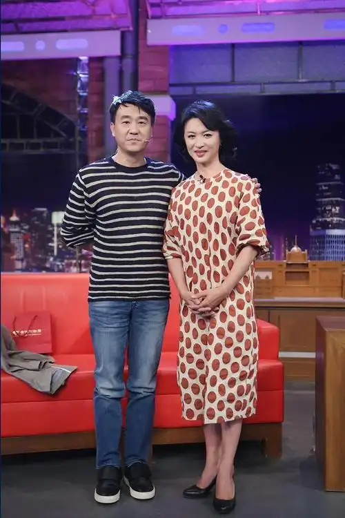 何冰妻子身份曝光结婚多年0绯闻引关注