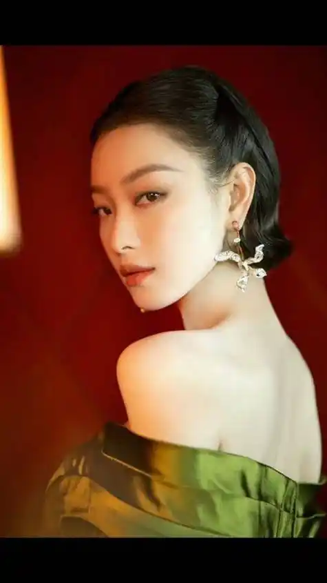 事实证明,离开张艺谋10年的倪妮,终于"活"过来了_电影_合作_金陵