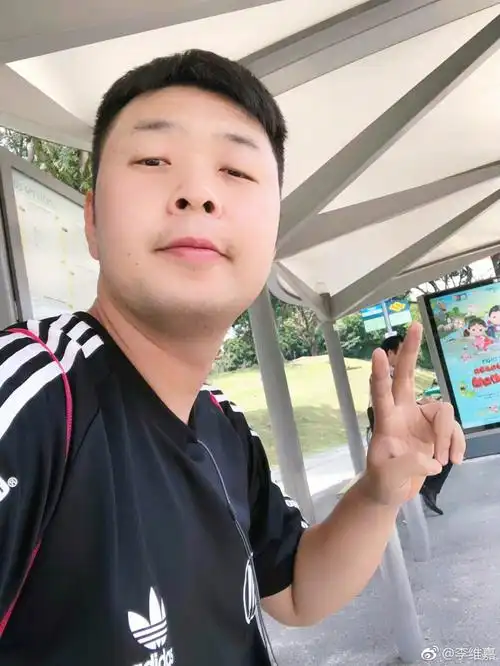 杜海涛31岁生日,快乐家族吴昕李维嘉何炅为其庆生,吴昕祝福亮了