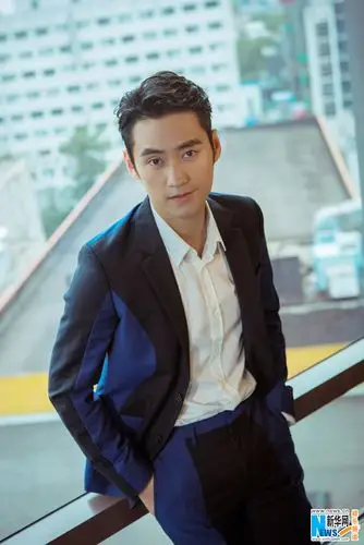 袁弘随性一拍曝光 优雅俊朗散发绅士熟男风