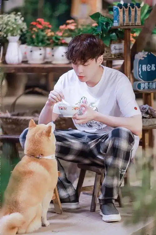 张艺兴向往的生活5与小朋友欢度六一