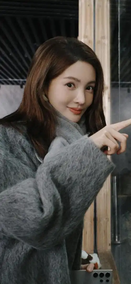 她就是被誉为"美女系列壁纸"的金晨.