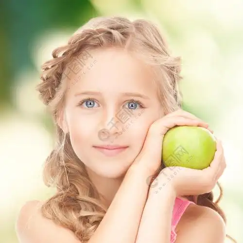 青苹果的小女孩的图片