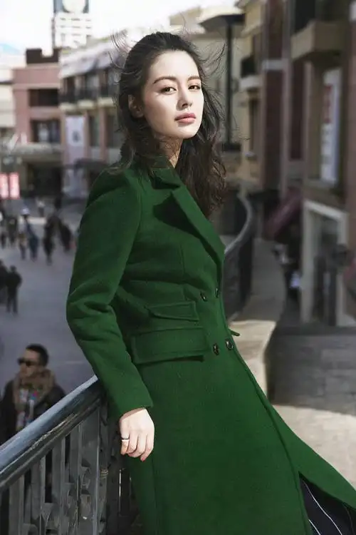 简介:王力可优雅知性冬日街拍高清图片,分享一组王力可图片给大家,图