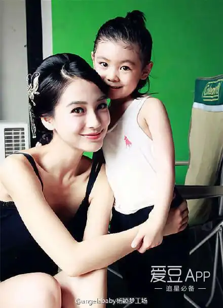 [angelababy][分享]161011 baby花式抱小孩!母爱十足孩子缘爆棚