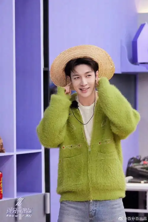 张艺兴超话  240510 张艺兴综艺节目更新图片2p    是,张艺兴·l