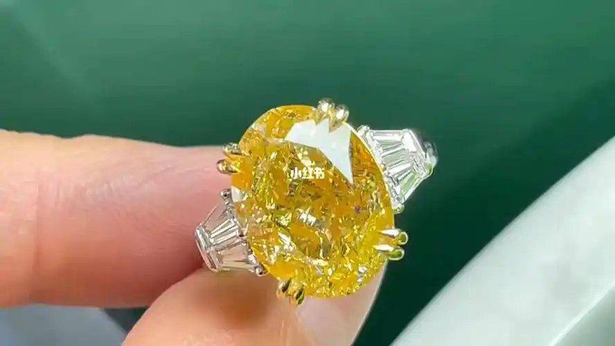 10克拉椭圆形gia钻戒鸽子蛋黄钻戒指