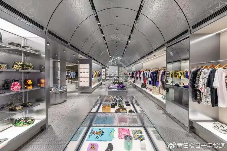 未来猿人世界够梦幻!沈阳万象城 bape store 再启新程!