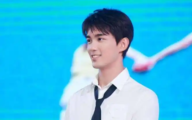 回顾吴磊海报被撤直播被叫停当红演员走到这一步究竟是谁的错