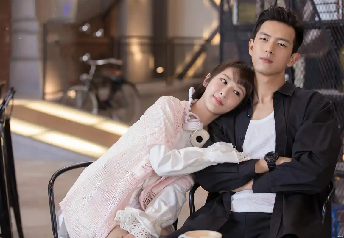 "鱿鱼"夫妇上线,杨紫李现甜蜜一夏,现在电视剧都靠小说改编吗