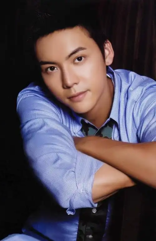 陈伟霆霸气宣言我天生是中国人,放弃出国被埋没4年,难怪他会红