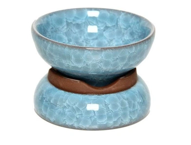 华夏学者"冰裂纹"又称斜开片,主要是指在瓷器器表由于风吹,日晒,雨淋