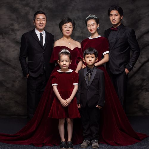 影楼六口正版展会套装亲子拍照工作室全家福一家亲子装