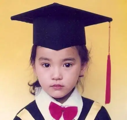 图冻龄少女陈意涵小时候照片证明自己并无整容