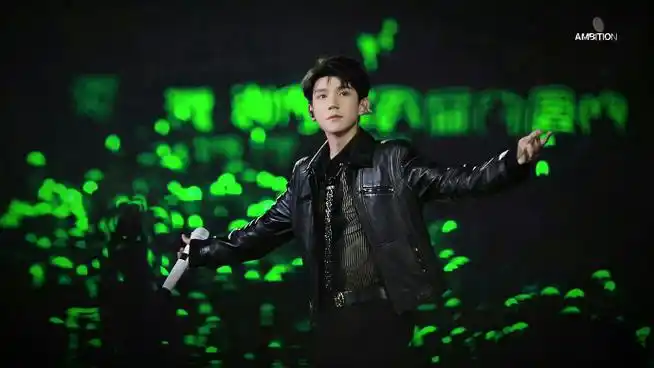 30的绿海77帅哥的版头美图 大家自取#王源出席qq音乐巅峰盛典##愚人