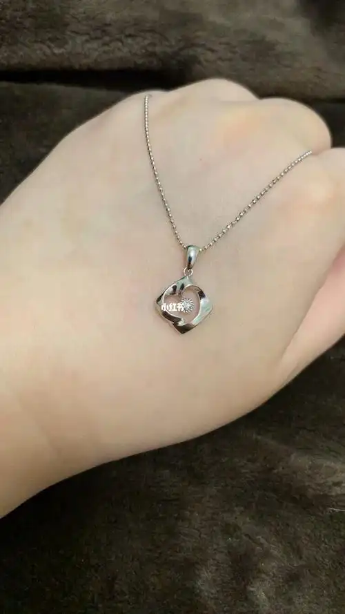 600周大福铂金pt950钻石吊坠单钻0009ct