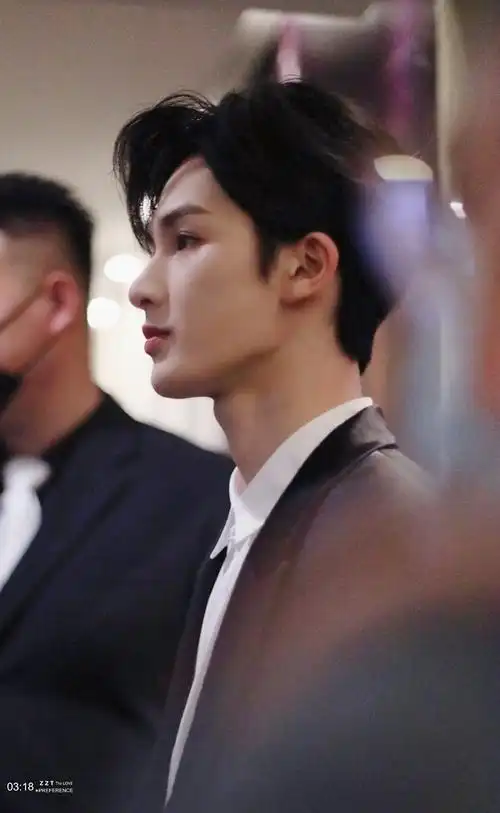 朱正廷 删除  不喜欢赞 (200)回应 来自                       豆瓣