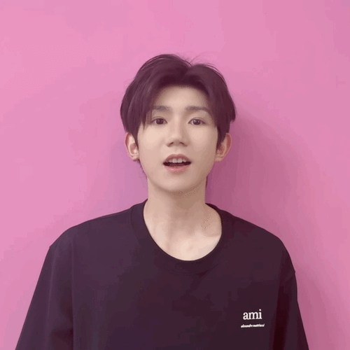 王源超话#王源录音plog#嘴巴阿巴阿巴说什么完全听不见